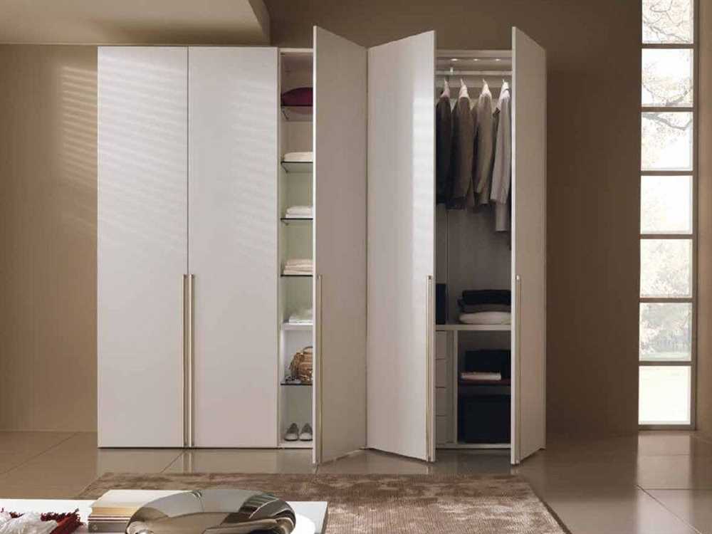 Выберите распашной шкаф в интерьер вашей комнаты